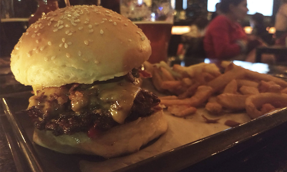 Wolf: de hamburguesas caseras a tragos de autor