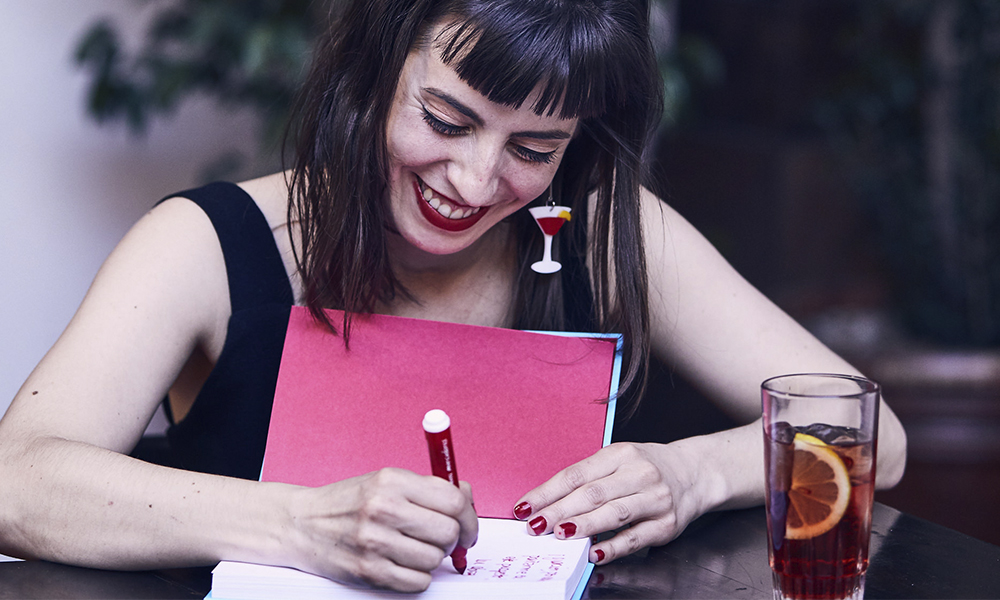 Pipi Yalour lanza “Detrás de Barra”, su primer manual de coctelería