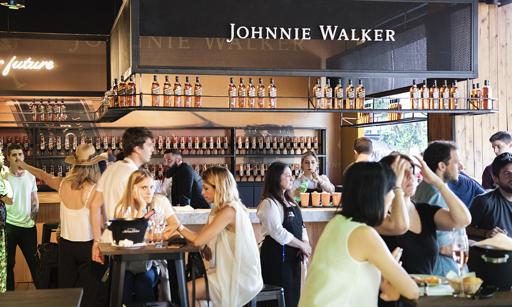Johnnie Walker regresa al polo con sus golden hours y su Highball Bar