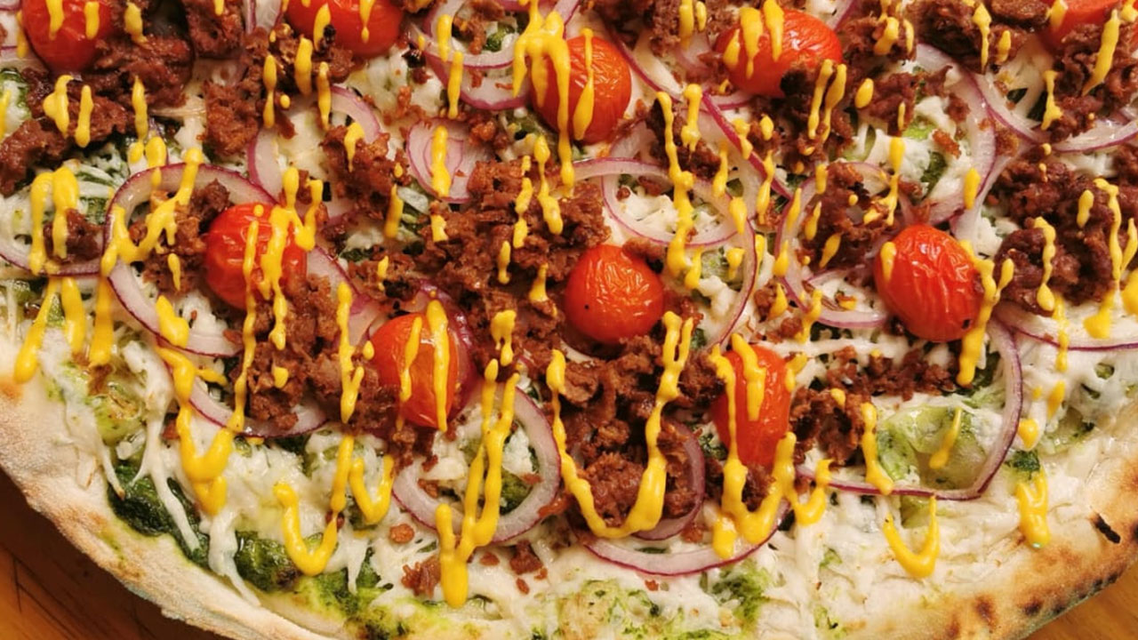 Hell’s Pizza lanza su primera pizza plant-based en alianza con NotCo