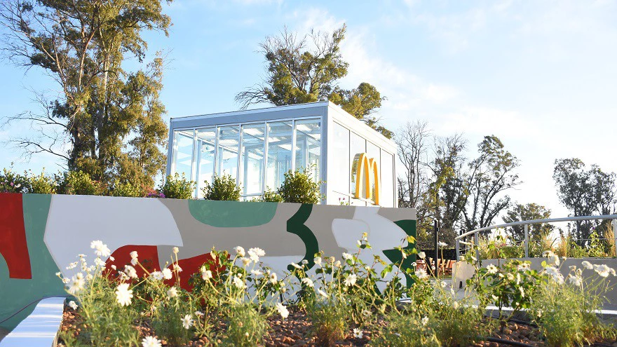Un McDonald’s único en la región abre sus puertas en Rosario